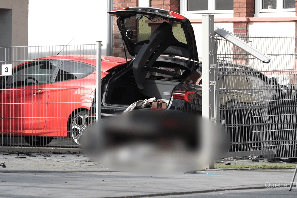 Polizei im Einsatz: In Limburg ist eine Frau getötet worden.