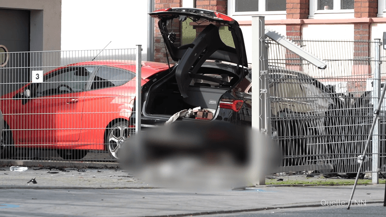 Polizei im Einsatz: In Limburg ist eine Frau getötet worden.