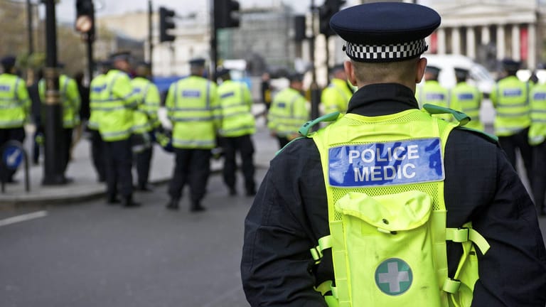 A Metropolitan Police Medic on duty in London PUBLICATIONxINxGERxSUIxAUTxONLY Copyright xGordonxSc