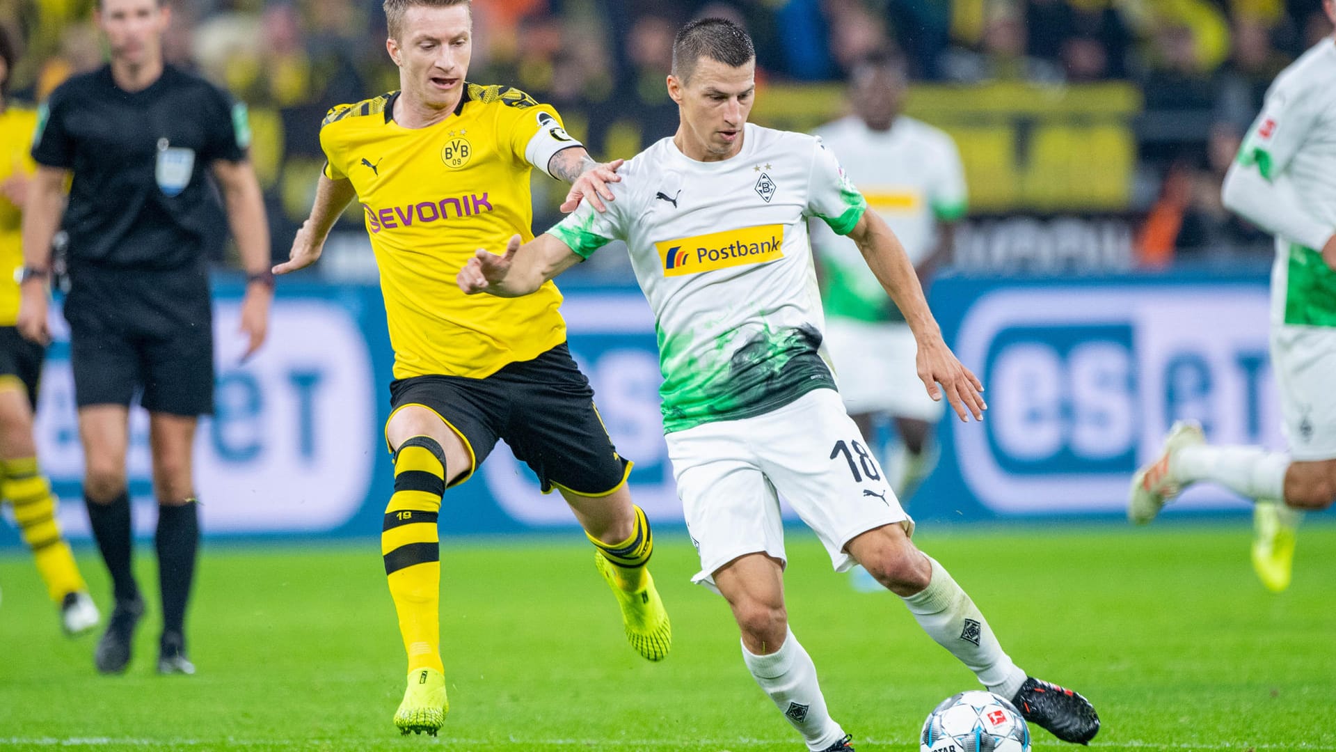 Marco Reus gegen Stefan Lainer: Beim Spiel gegen Mönchengladbach war der BVB-Kapitän noch dabei.