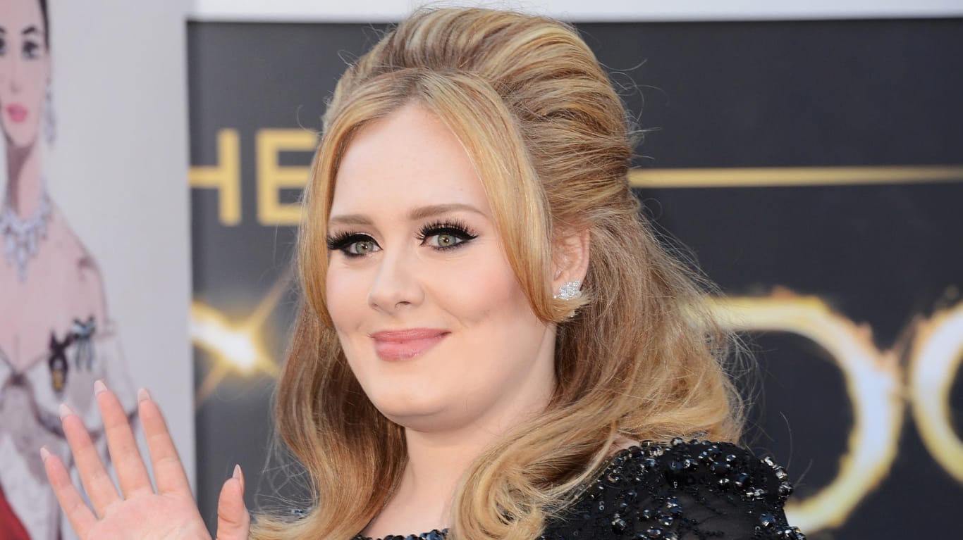 Sängerin Adele: Auf der Geburtstagsfeier von Rapper Drake zeigte sich Adele im komplett veränderten Look.