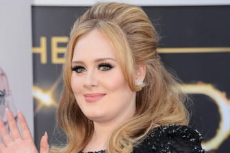 Sängerin Adele: Auf der Geburtstagsfeier von Rapper Drake zeigte sich Adele im komplett veränderten Look.