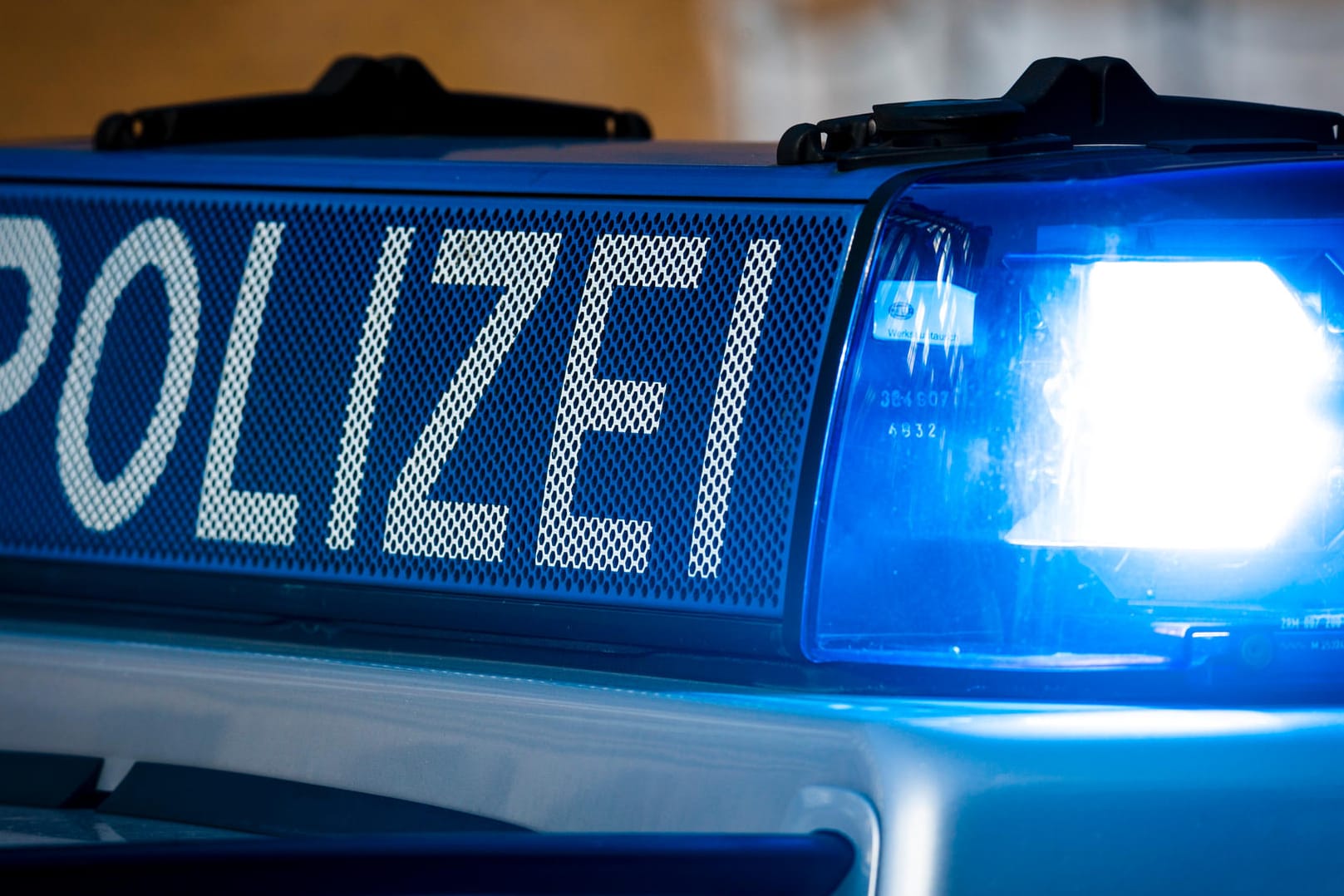 Blaulichtanlage auf Polizeiauto: Ein falscher Wagen der Polizei wurde in Celle von Beamten gestoppt. (Symbolbild)