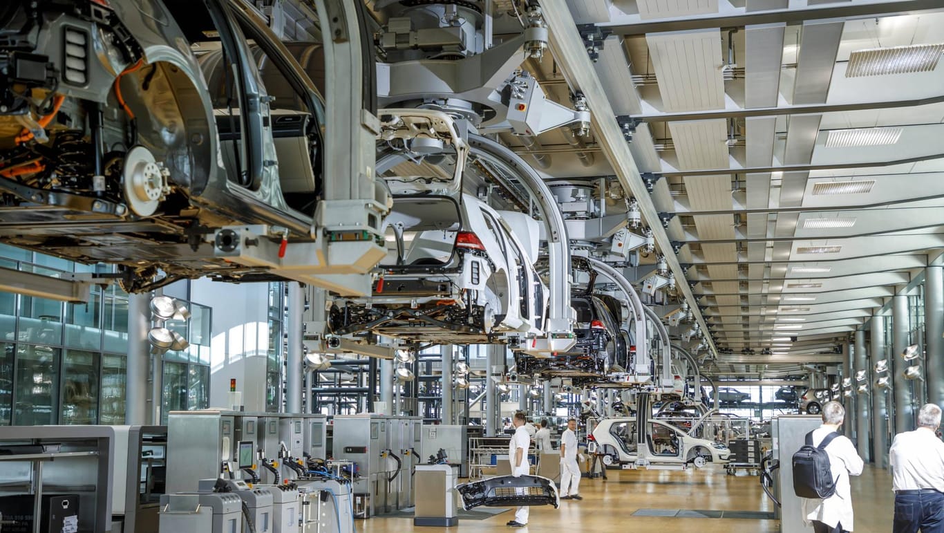 Blick in ein Autowerk von Volkswagen: Die Automobilbranche hat mit Umsatzeinbußen zu kämpfen.