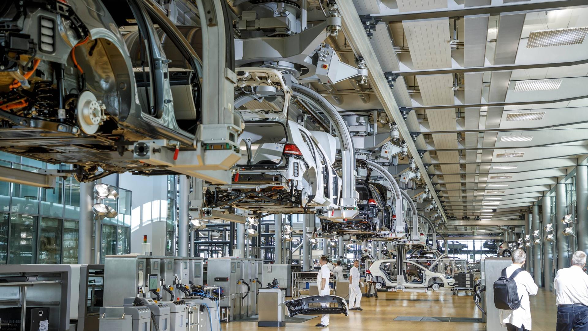 Blick in ein Autowerk von Volkswagen: Die Automobilbranche hat mit Umsatzeinbußen zu kämpfen. Blick in ein Autowerk von Volkswagen: Die Automobilbranche hat mit Umsatzeinbußen zu kämpfen.