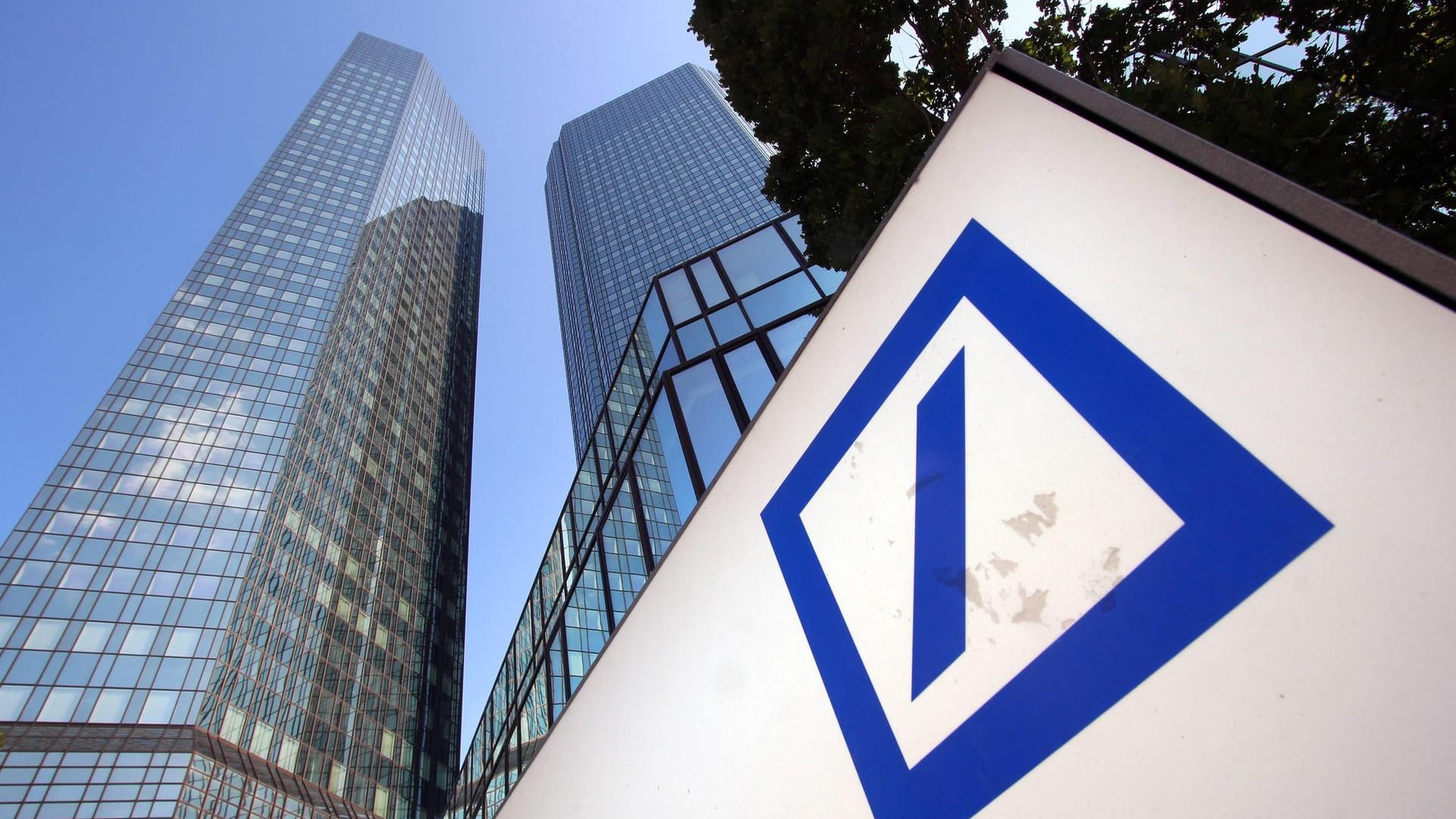 Logo der Deutschen Bank in Frankfurt: Die Deutsche Bank wies den Vorwurf zurück, dass die Aktionäre nicht ausreichend informiert wurden.