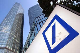 Logo der Deutschen Bank in Frankfurt: Die Deutsche Bank wies den Vorwurf zurück, dass die Aktionäre nicht ausreichend informiert wurden.