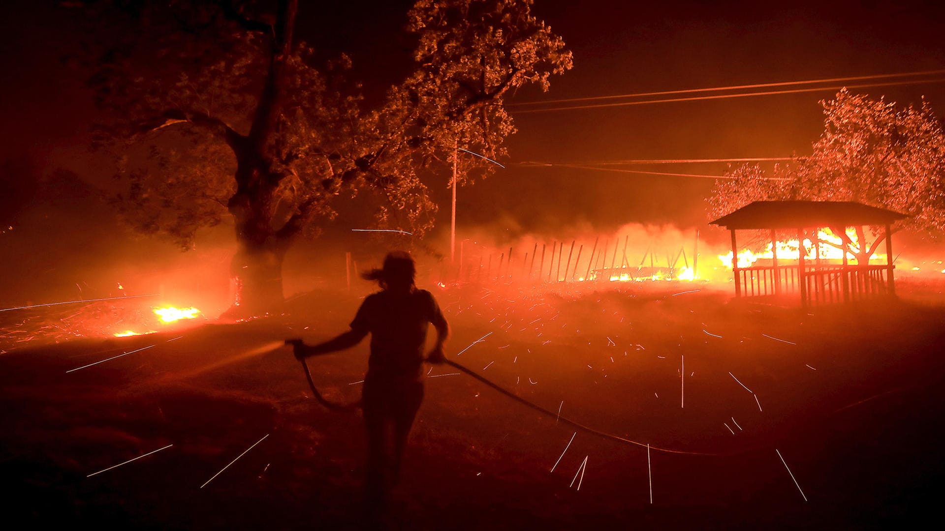 Waldbrand im kalifornischen Geyserville: Zum zweiten Mal in diesem Monat schaltet der US-Energieversorger Pacific Gas & Electric (PG&E) in Teilen Nordkaliforniens den Strom ab.