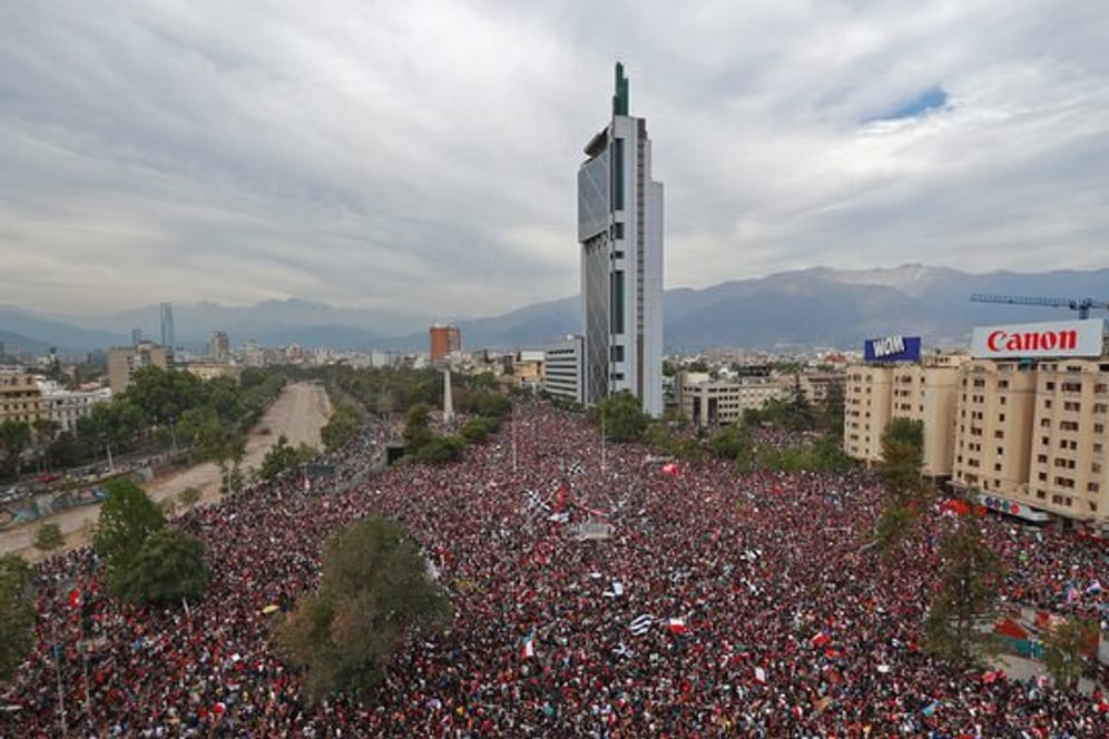 Großdemonstration gegen die Regierung in Santiago de Chile.
