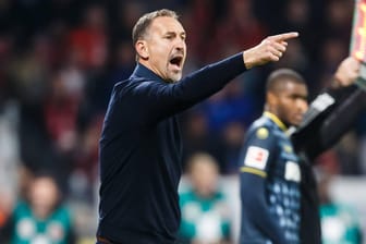 Achim Beierlorzer: Kölns Trainer war ob eines ausgebliebenen Elfmeterpfiffs "not amused".