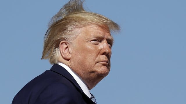 Im Finanzjahr 2019 ist das Defizit der US-Regierung auf fast eine Milliarde Dollar gestiegen. Im Finanzjahr 2019 ist das Defizit der US-Regierung auf fast eine Milliarde Dollar gestiegen.