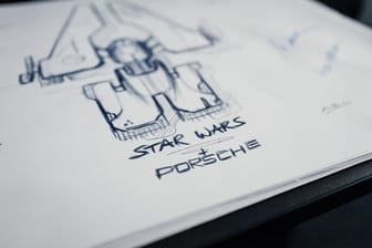Porsche und Star Wars: Der Sportwagenhersteller setzt zusammen mit Lucasfilm ein Raumschiff speziell für die finale Episode der Skywalker-Saga um.