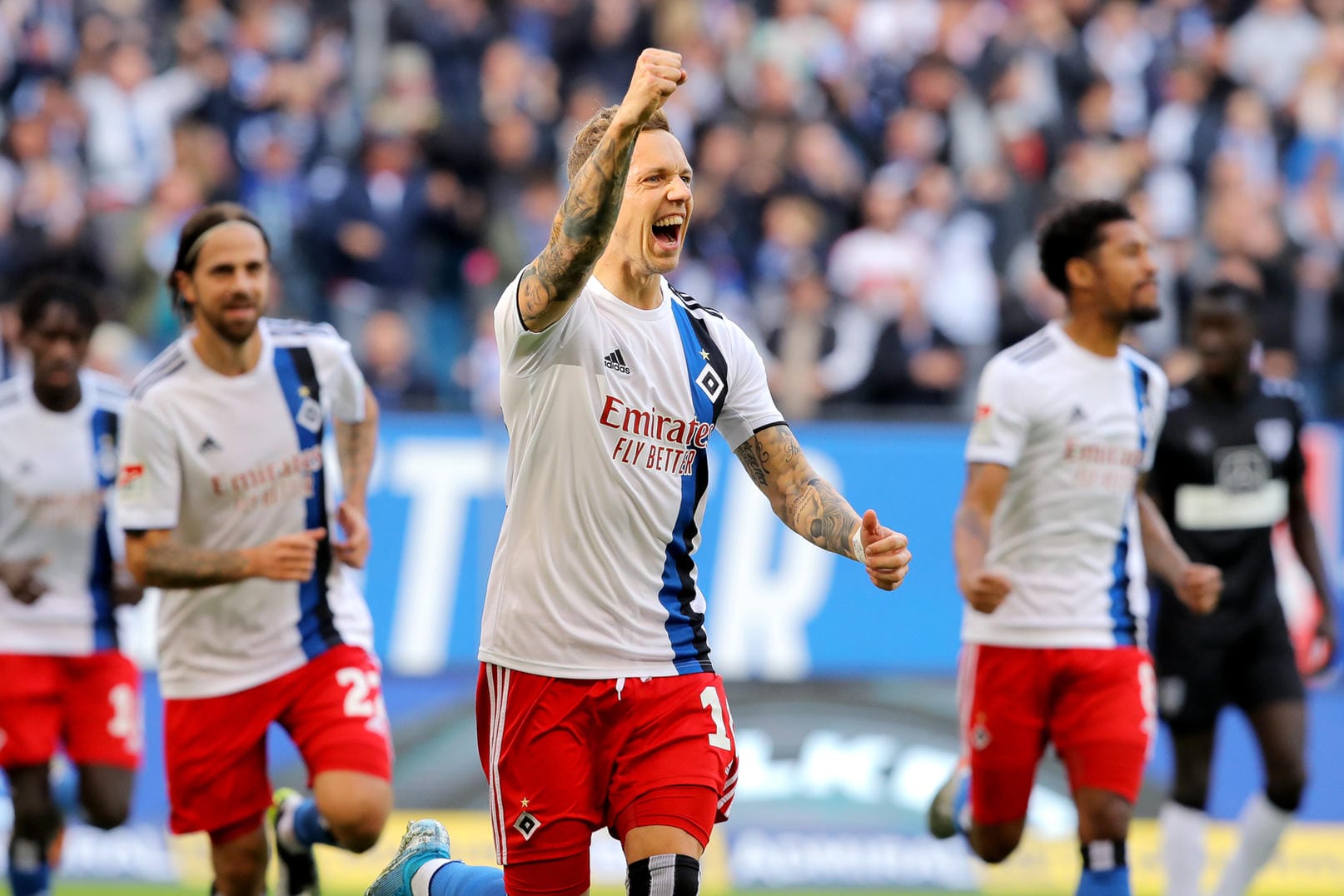 Sonny Kittel vom HSV: Die Hamburger dominieren bislang das Spitzenspiel.