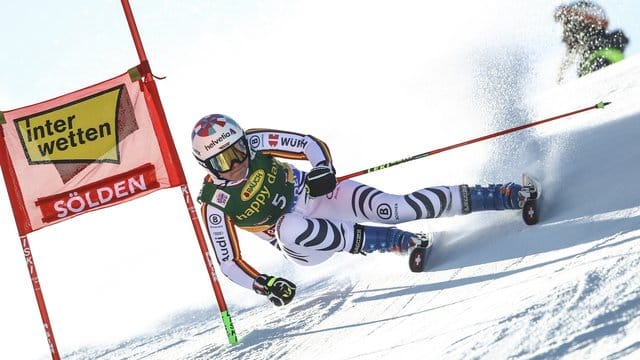 Viktoria Rebensburg beim Riesenslalom in Sölden.