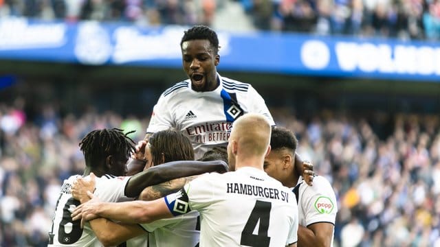 Der Hamburger SV besiegte den VfB Stuttgart im Topspiel mit 6:2.