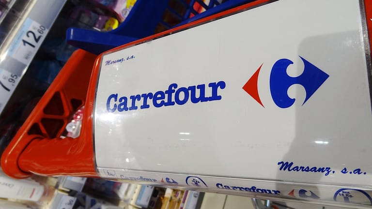 Carrefour: Die Supermarktkette erntete scharfe Kritik für ein T-Shirt. (Symbolbild)