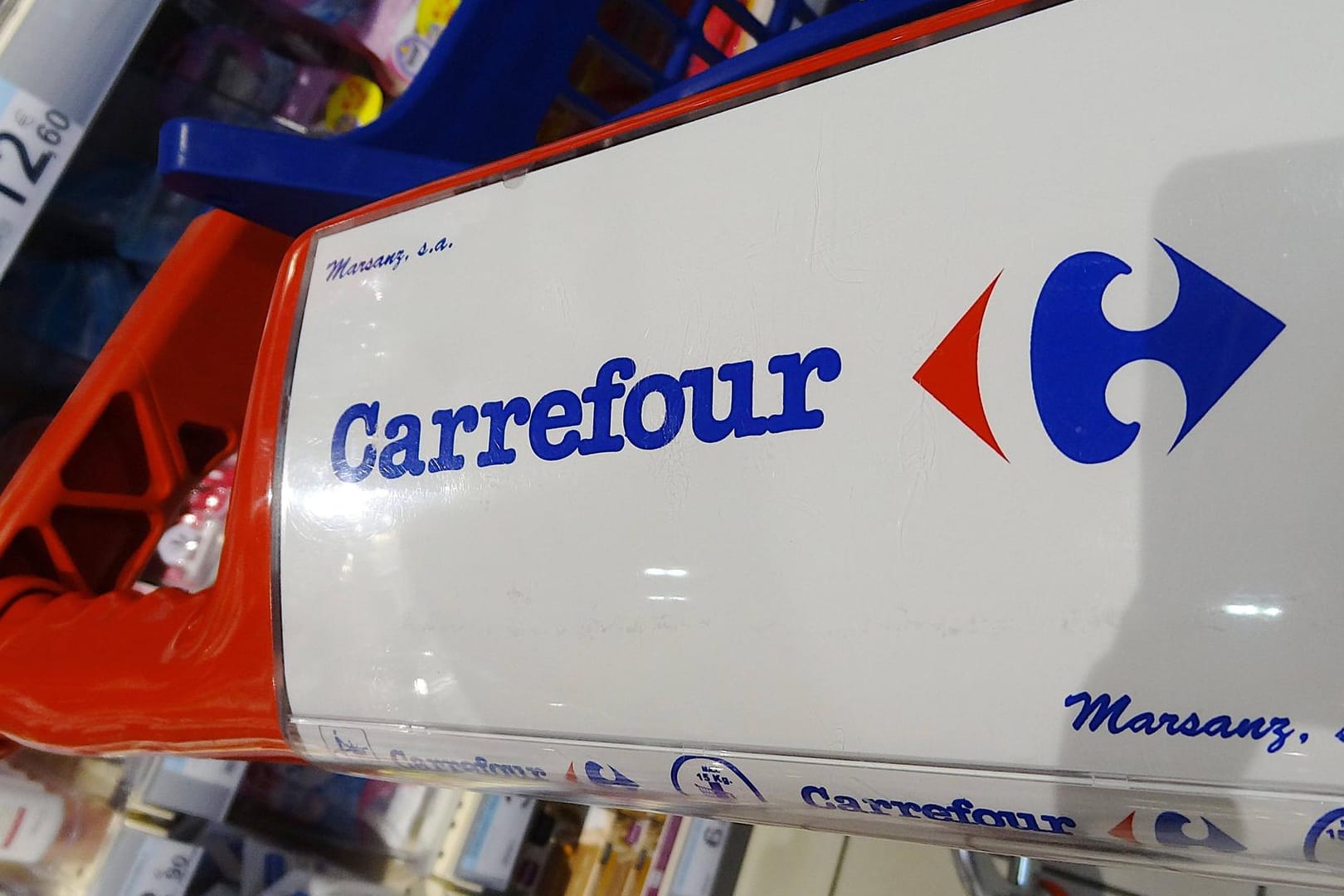 Carrefour: Die Supermarktkette erntete scharfe Kritik für ein T-Shirt. (Symbolbild)