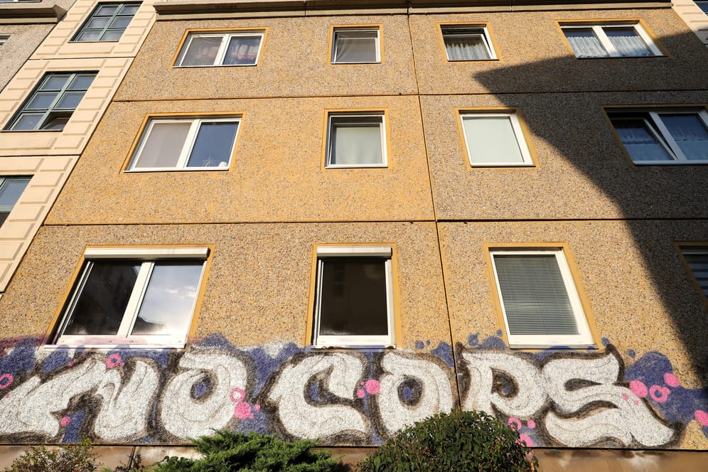 Ein Graffiti in Leipzig Connewitz: "Keine Polizei" – in dem Viertel gibt es immer wieder Zusammenstöße von Polizei und linker Szene.