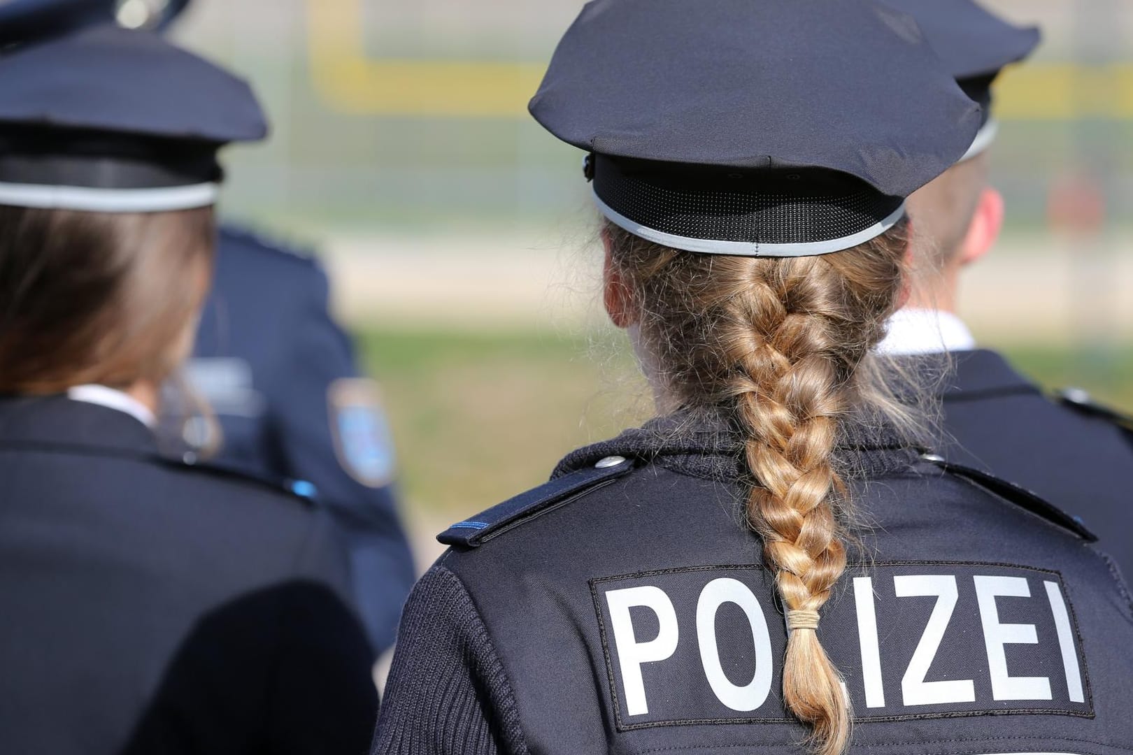 Polizisten im Einsatz: In Südhessen stehen 23 Beamte unter Verdacht, sich an den Asservaten bedient zu haben. (Symbolbild)