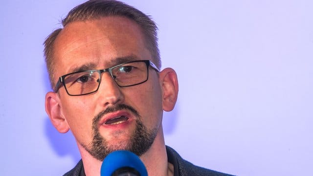 Das Landesschiedsgericht der AfD hat den Parteiausschluss von Dennis Augustin bestätigt. Das Landesschiedsgericht der AfD hat den Parteiausschluss von Dennis Augustin bestätigt.