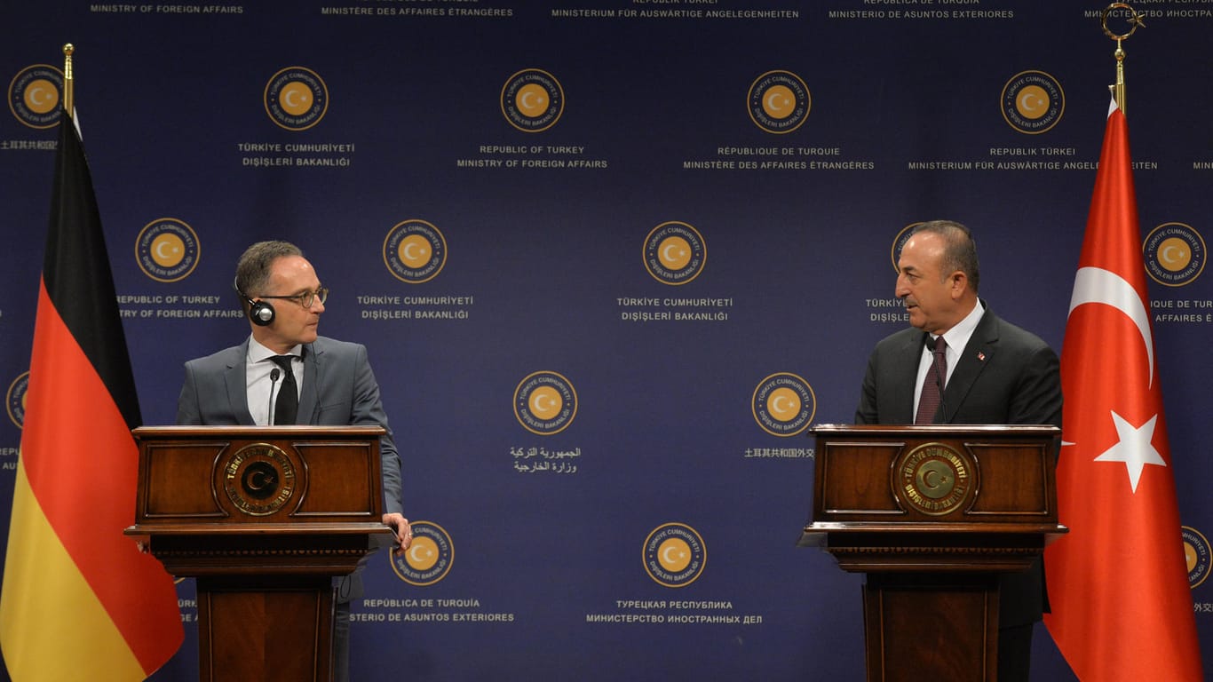 Bundesaußenminister Heiko Maas und sein Türkischer Amtskollege Mevlüt Cavusoglu am Samstag in Ankara: Die Art und Weise des Treffens wurde von den Liberalen kritisiert.