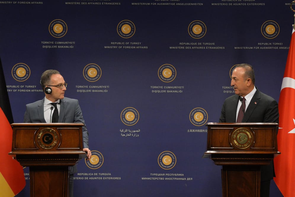 Bundesaußenminister Heiko Maas und sein Türkischer Amtskollege Mevlüt Cavusoglu am Samstag in Ankara: Die Art und Weise des Treffens wurde von den Liberalen kritisiert.