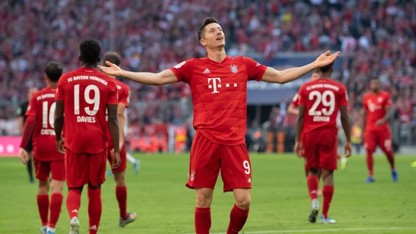 Bayerns Robert Lewandowski traf als erster Spieler in der Bundesliga-Geschichte an jedem der ersten neun Spieltage.