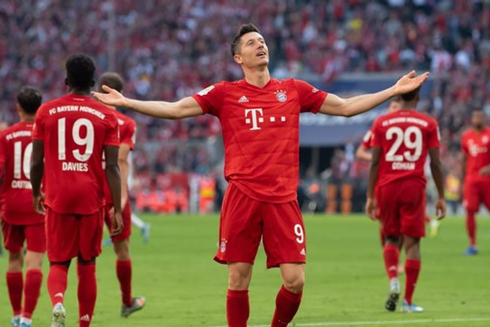 Bayerns Robert Lewandowski traf als erster Spieler in der Bundesliga-Geschichte an jedem der ersten neun Spieltage.