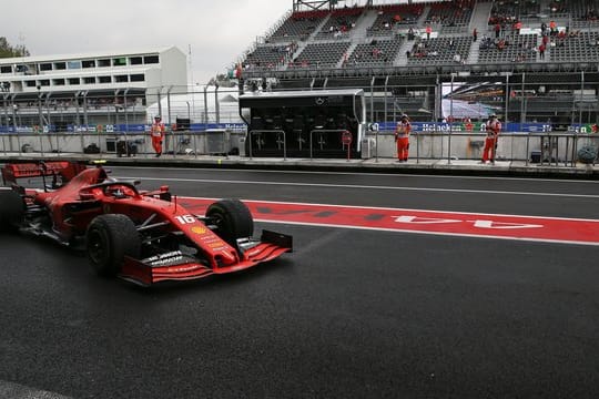 Ferrari-Pilot Charles Leclerc startet beim Großen Preis von Mexiko von der Pole Positon.