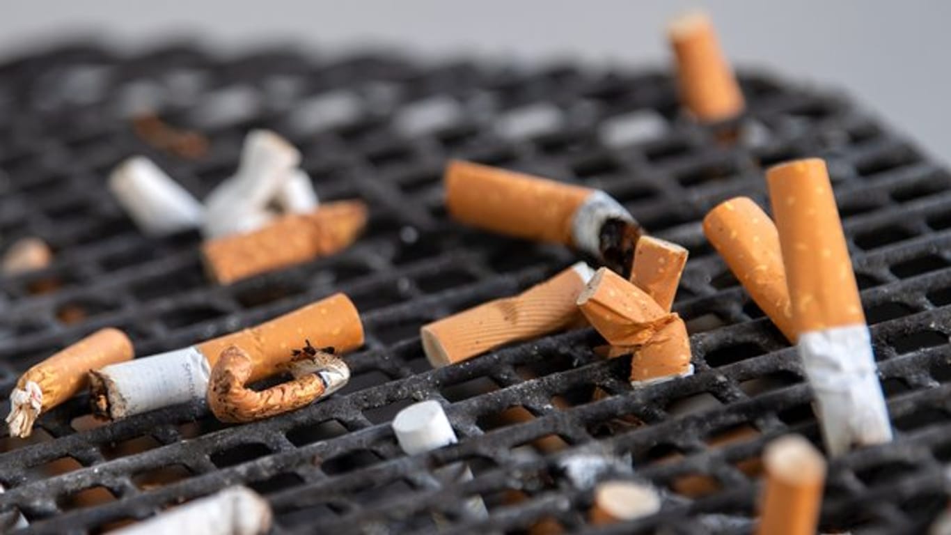 Die Filter von Zigaretten bestehen großteils aus einem schwer abbaubaren Kunststoff.