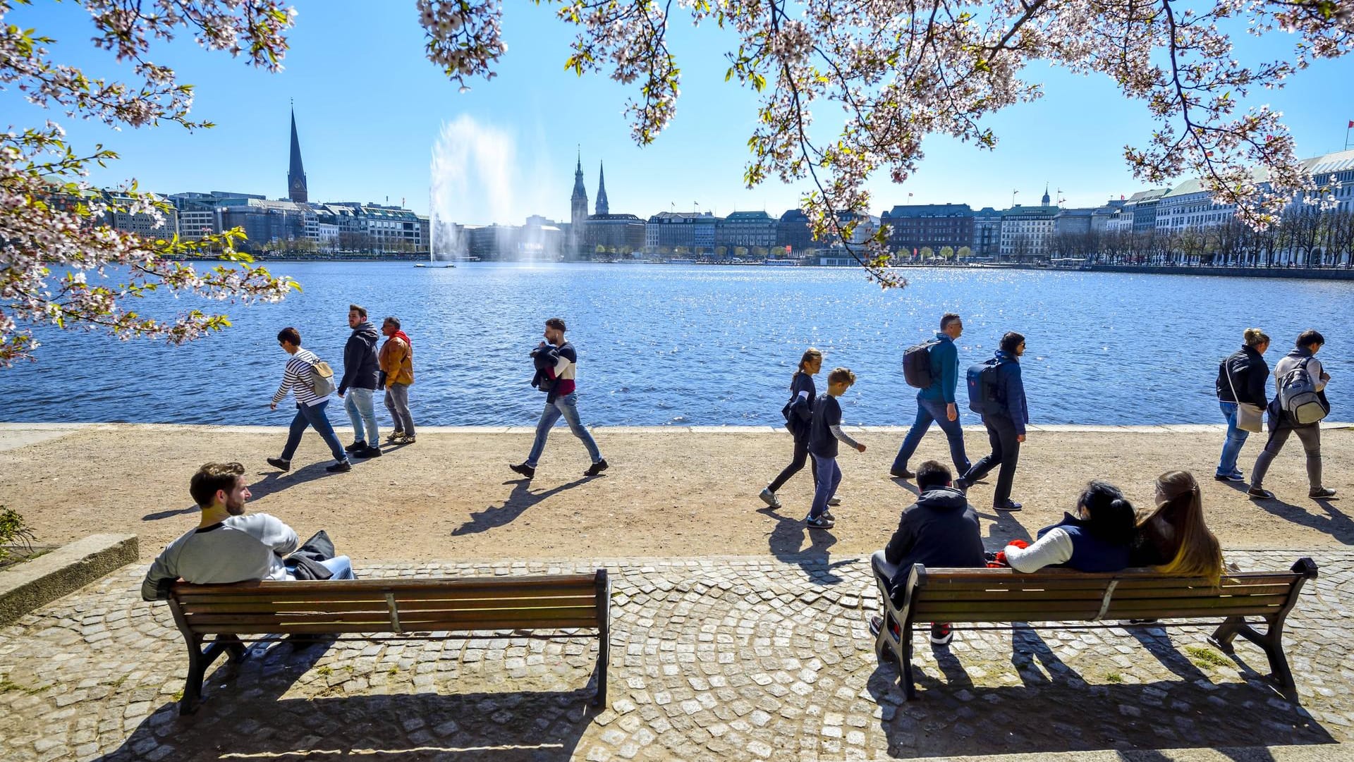 Binnenalster in Hamburg: Im Ranking zum Wohlbefinden erlangte Deutschland in fast allen Fällen hohe Punktzahlen.