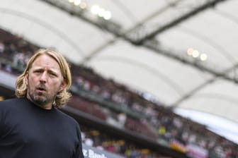 "Man kann dem HSV zum ersten Aufstiegsplatz gratulieren", sagt VfB-Sportdirektor Sven Mislintat.
