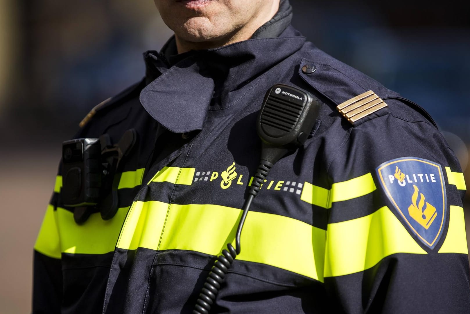 Niederländischer Polizist (Symbolbild): Bei den beiden Mordopfern soll es sich um Ehepartner handeln.
