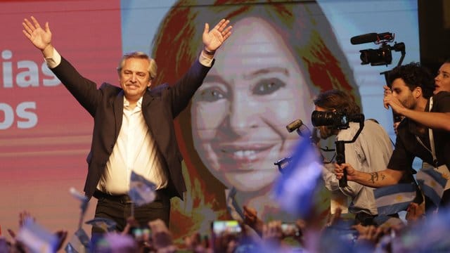 Der Oppositionskandidat Alberto Fernández hat die Präsidentenwahl in Argentinien gewonnen. Der Oppositionskandidat Alberto Fernández hat die Präsidentenwahl in Argentinien gewonnen.