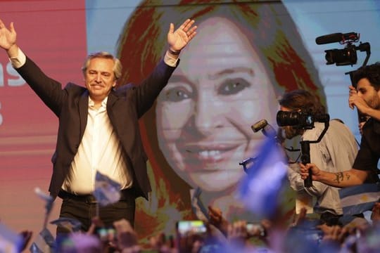 Der Oppositionskandidat Alberto Fernández hat die Präsidentenwahl in Argentinien gewonnen.
