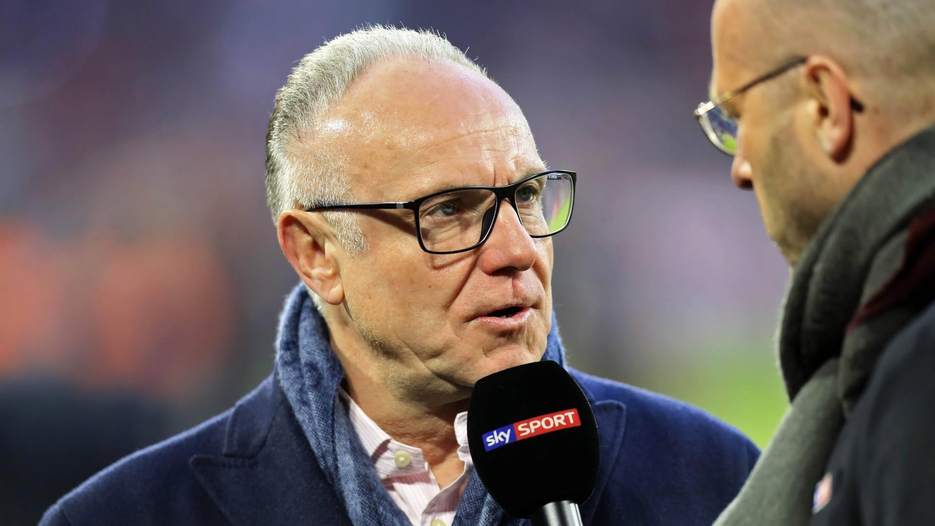 Ex-Bayern-Spieler Michael Rummenigge im Interview (Symbolbild): Nach der Partie gegen Schalke 04 kritisiert Rummenigge den BVB stark.