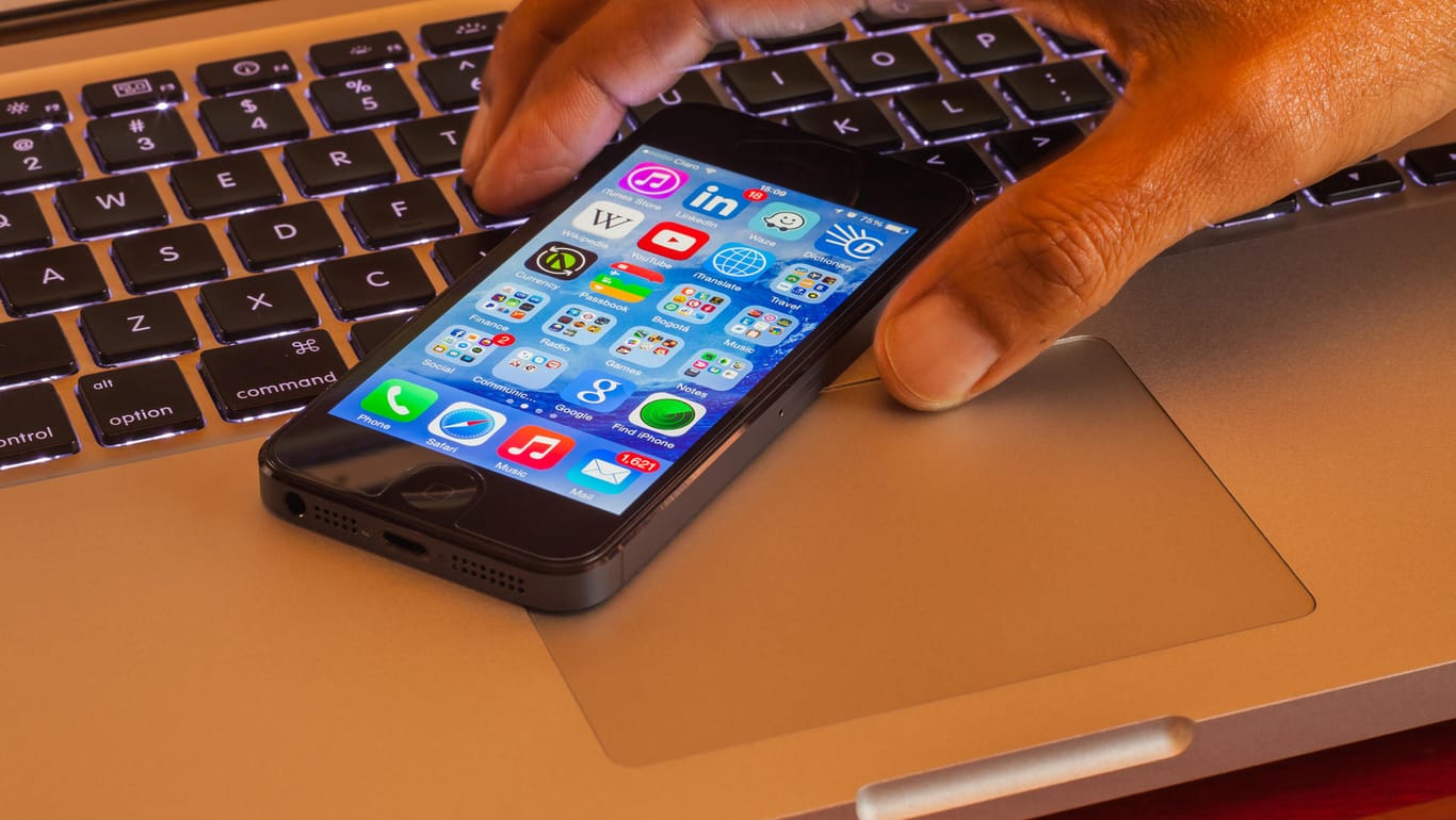 Ein iPhone 5: Wer ein älteres iPhone besitzt, sollte das Gerät updaten.