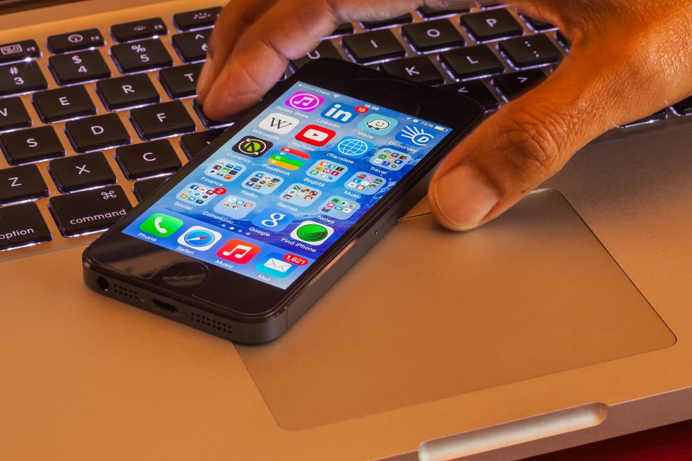 Ein iPhone 5: Wer ein älteres iPhone besitzt, sollte das Gerät updaten.