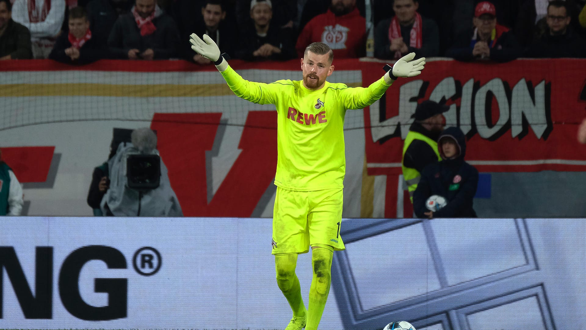 Timo Horn beim Spiel gegen Mainz: Der Torhüter des 1. FC Köln muss sich nach dem Spiel viel Kritik anhören.