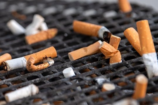 Zigarettenstummel sind weltweit das am häufigsten weggeworfene Abfallprodukt. Zigarettenstummel sind weltweit das am häufigsten weggeworfene Abfallprodukt.