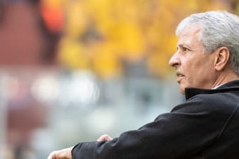 Unter Druck: BVB-Coach Lucien Favre trifft mit Dortmund auf seinen Ex-Verein Gladbach.