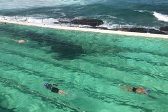 Das Meerwasser-Schwimmbecken "Icebergs" am Bondi Beach gehört zu den bekanntesten Swimming Pools der Welt.