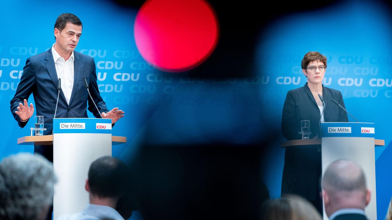 Mike Mohring und Annegret Kramp-Karrenbauer bei der Pressekonferenz nach der Thüringer Landtagswahl.