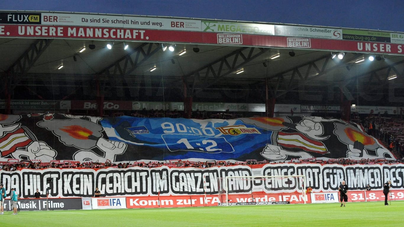 Choreographie der Union-Fans: In Köpenick wollen sie erneut so den Sieg gegen den Stadtrivalen Hertha feiern.