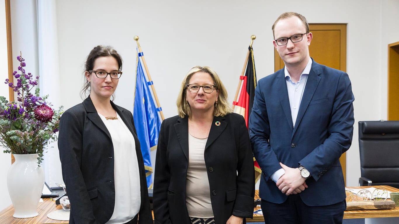 Umweltministerin Svenja Schulze empfing die t-online.de-Redakteure Madeleine Janssen und Tim Kummert in ihrem Büro in Berlin.