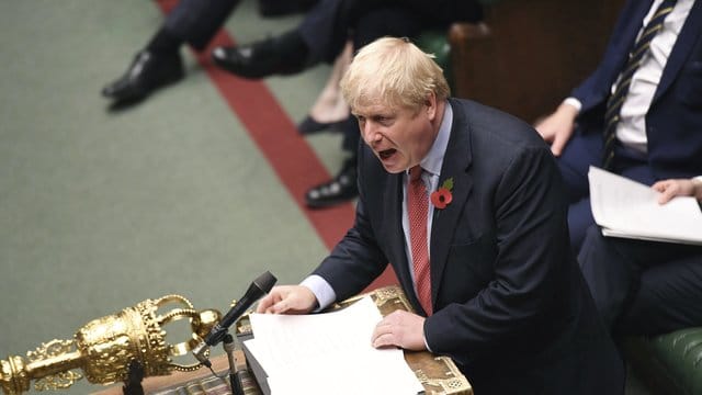 Premier Boris Johnson spricht im britischen Unterhaus.