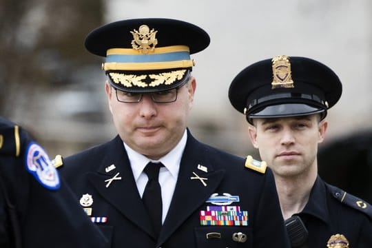 Alexander Vindman, führender Experte im Nationalen Sicherheitsrat für die Ukraine, kommmt zu seiner Anhörung ins US-Repräsentantenhaus.