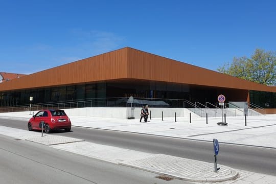 Auch die sanierte Inselhalle in Lindau gehört zu den Projekten, bei denen laut Steuerzahlerbund viel Geld verschwendet wurde.