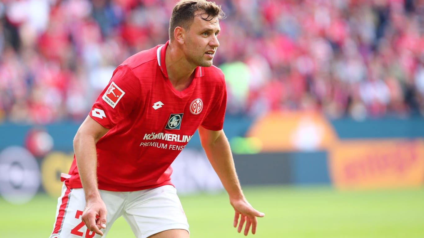 Adam Szalai vom FSV Mainz 05 in Aktion: Für einen Fehltritt in seiner ungarischen Heimat entschuldigte sich der Stürmer nun öffentlich.