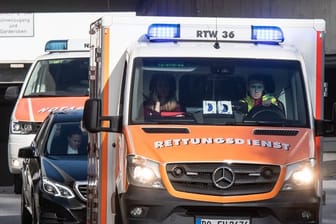 Mit dem Rettungswagen abtransportiert: Altmaier ist nach seiner Auftaktrede beim Digital-Gipfel in Dortmund beim Gang von der Bühne gestürzt.